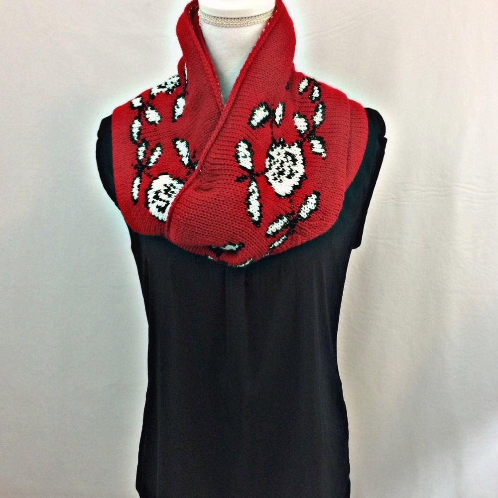 NWT Betsey Johnson infinity scarf